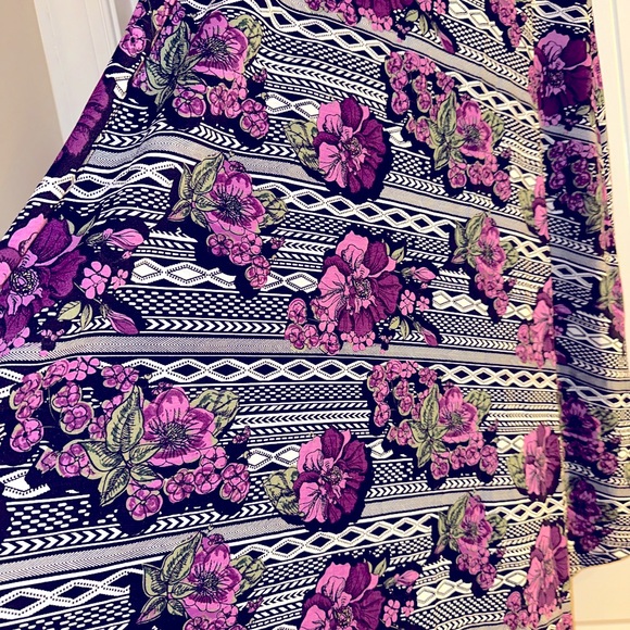 Purple & Black Carly Lularoe ๐ - Picture 4 of 4